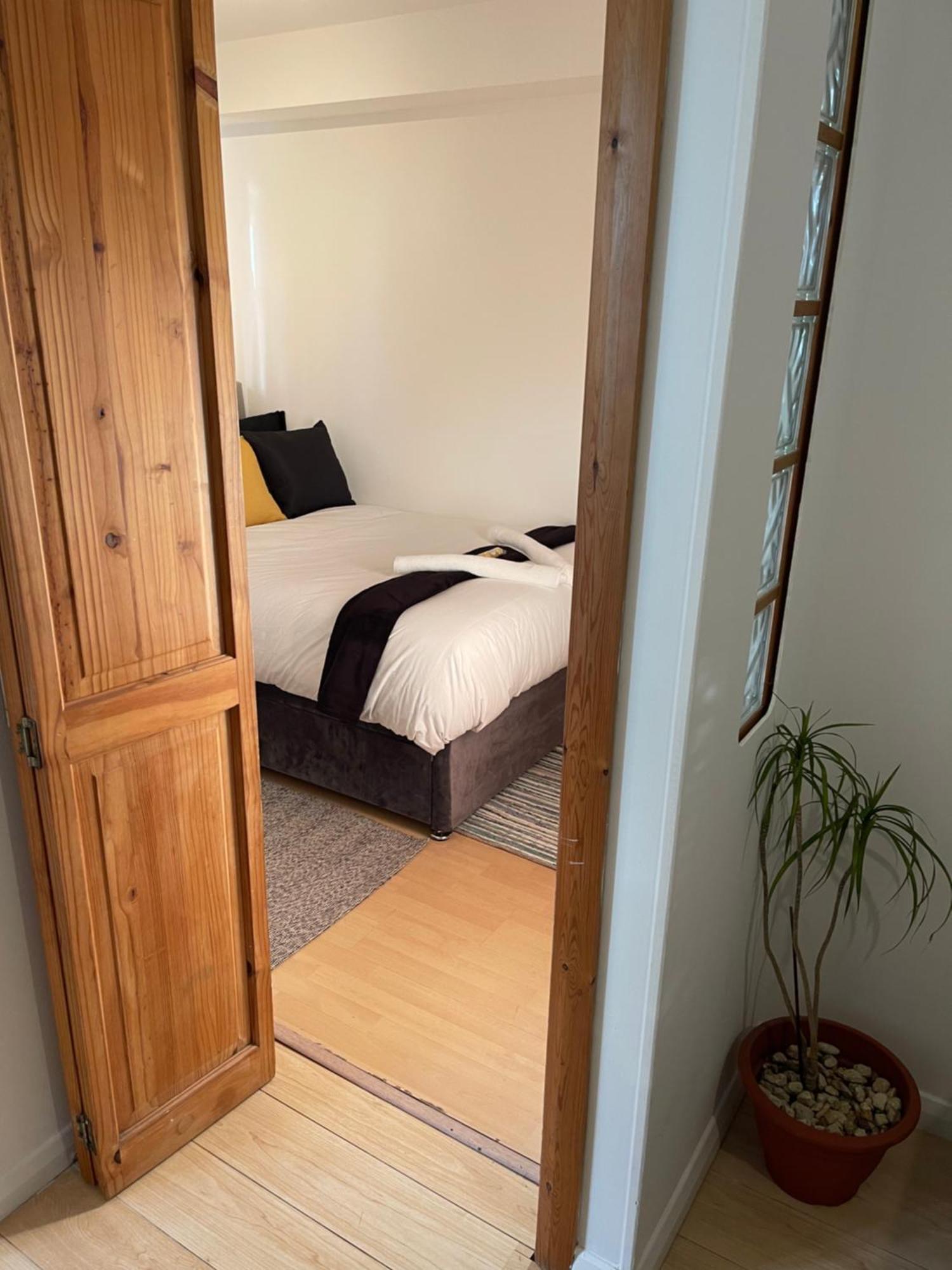 Cosy Flat Behind A Creekbeach In Grays Екстериор снимка