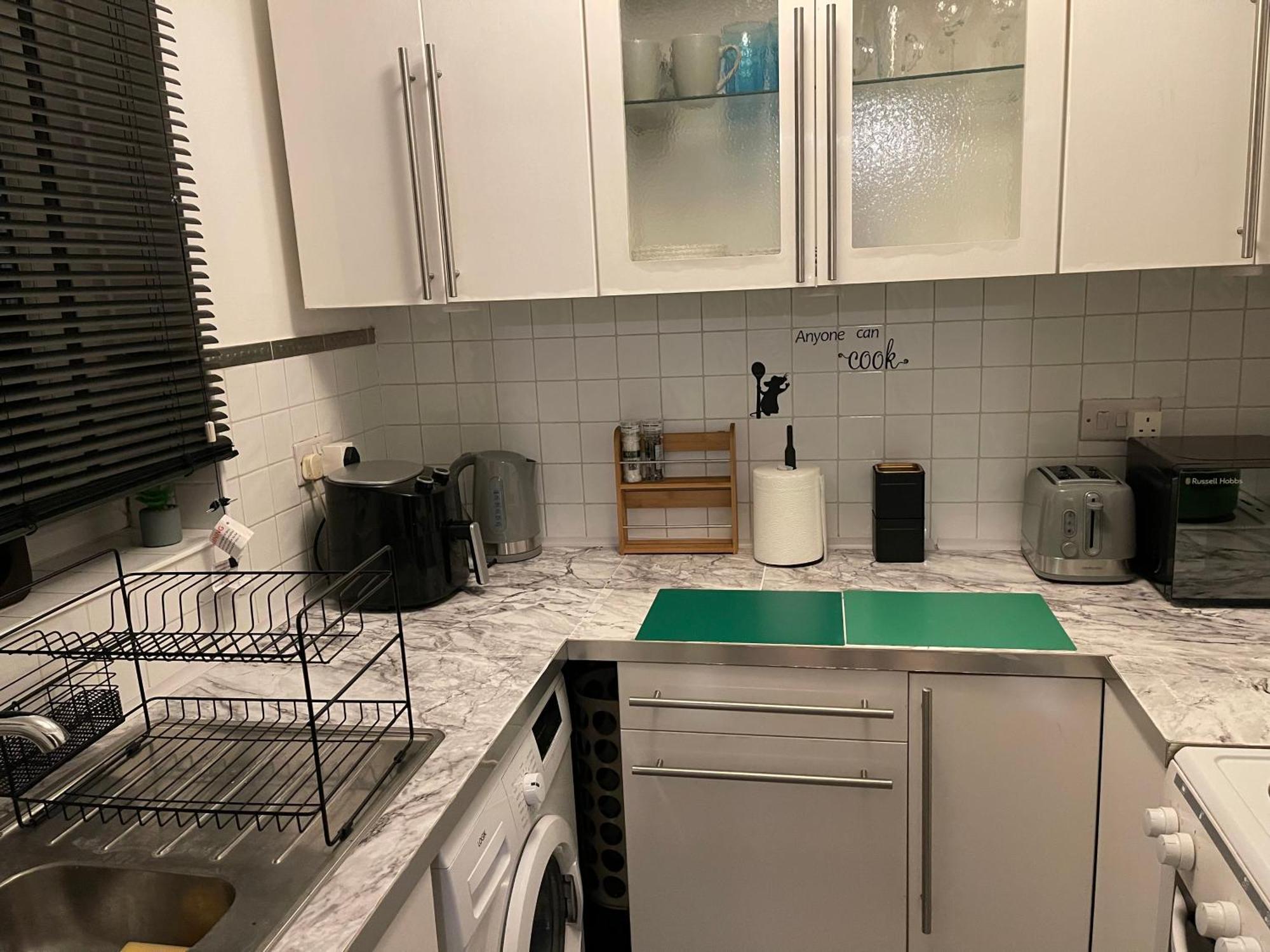 Cosy Flat Behind A Creekbeach In Grays Екстериор снимка